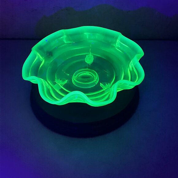 Vintage Fenton Vaseline Glass Green Wave Bowl 3 Toed Pedestal Amazing Glow 1930s - Picture 12 of 15